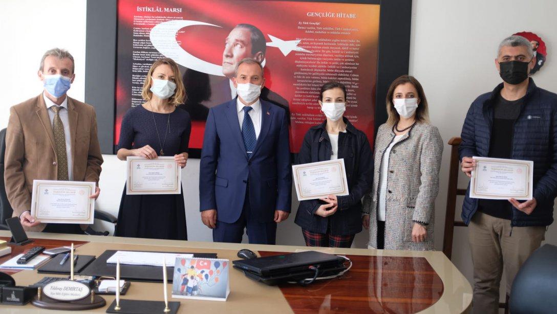 Manisa Anadolu Mektebi Yazar Okumaları Projesi Öğretmenleri Ödüllendirildi.