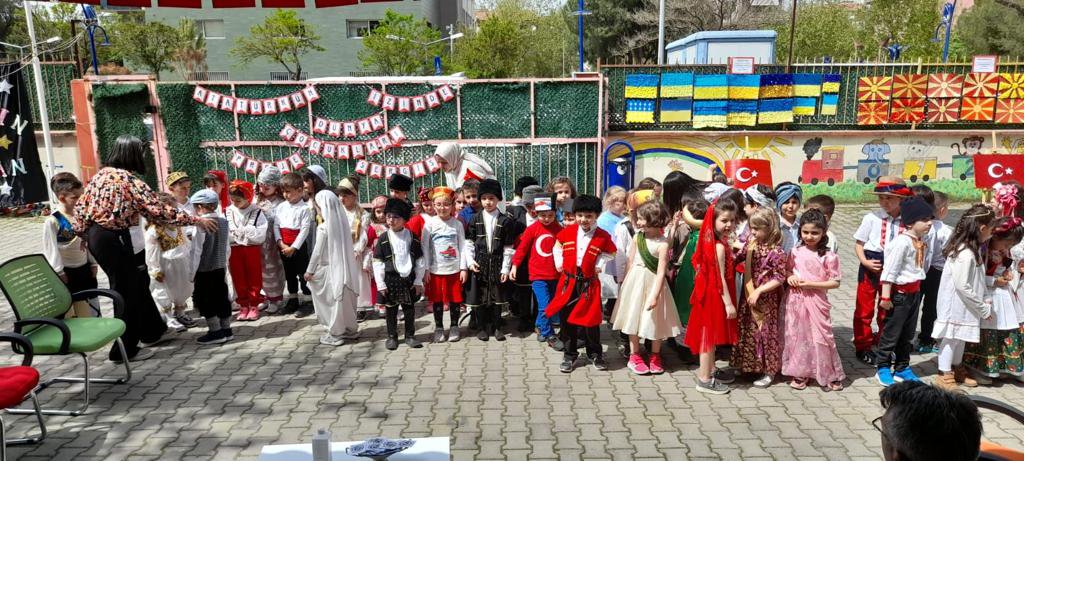 Atatürk'ün İzinde Dünya Çocukları