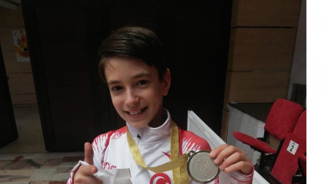Romanya Uluslararası Aerobik Jimnastik Turnuvasında Altın Madalya
